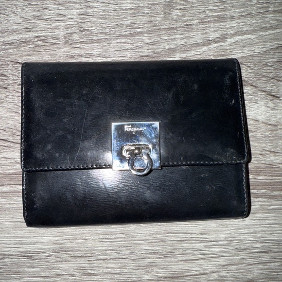 Salvatore Ferragamo Gancini Black Leather Bifold Wallet Silver Hardware Used